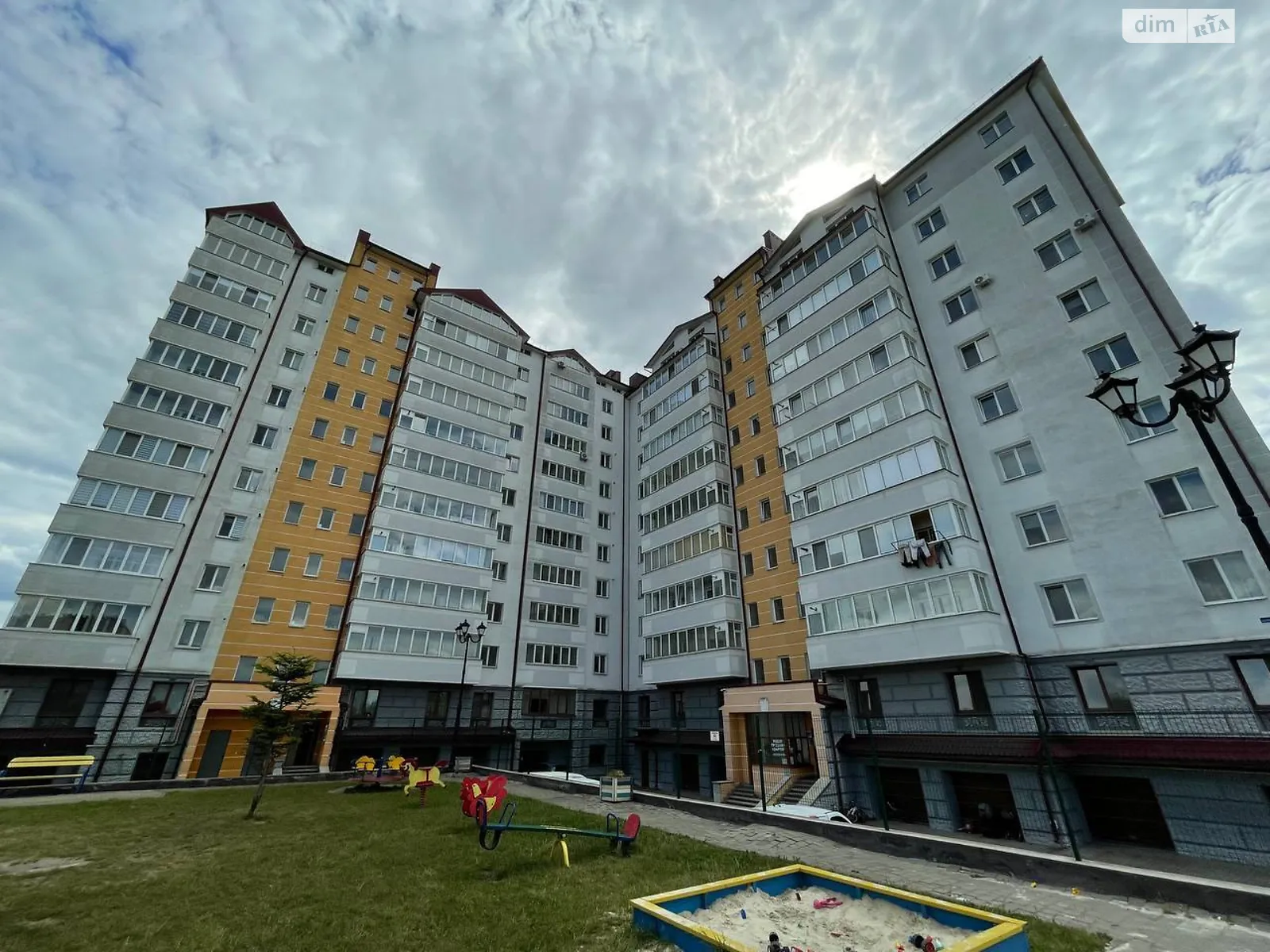 Продается 2-комнатная квартира 81 кв. м в Никитинцах, ул. Украинских Декабристов, 58 - фото 1