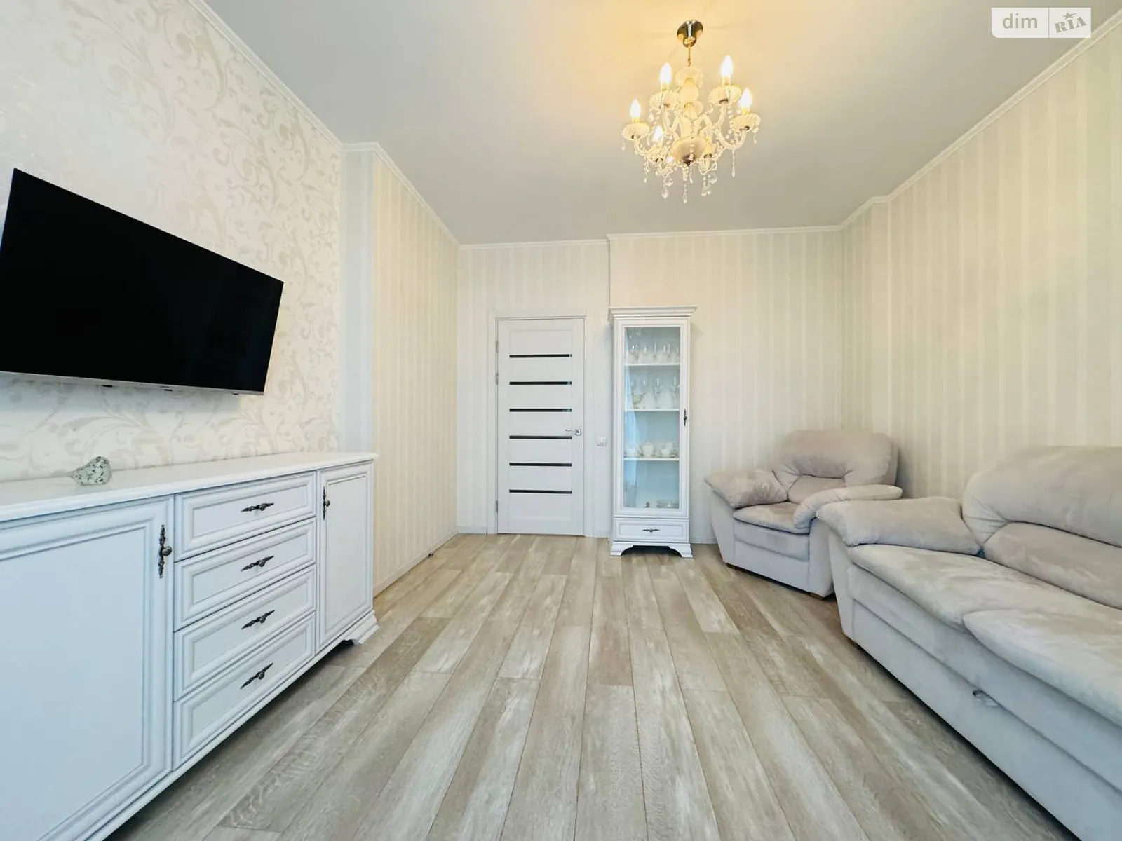Продается 1-комнатная квартира 38 кв. м в Киеве, ул. Регенераторная, 4 корпус 5 - фото 1
