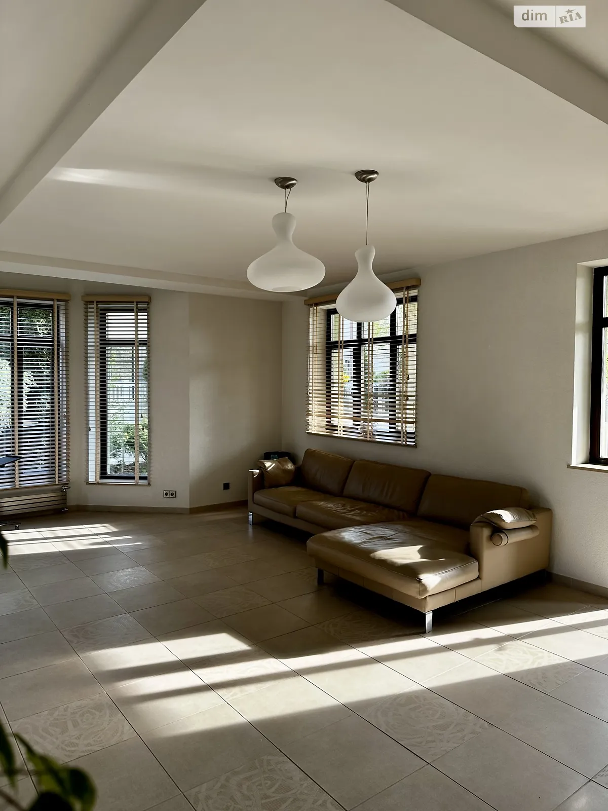 Продается дом на 3 этажа 210 кв. м с камином - фото 4