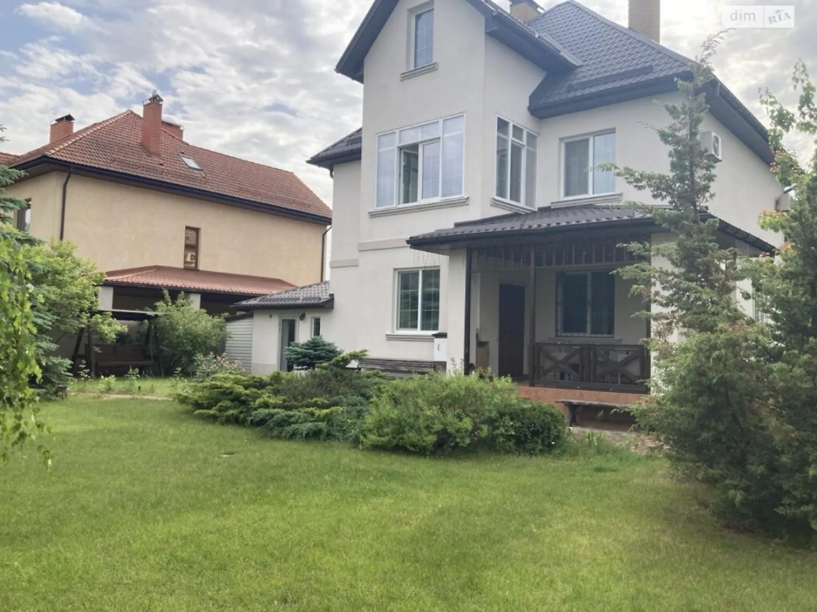 Сдается в аренду дом на 2 этажа 230 кв. м с балконом, цена: 2500 $ - фото 1