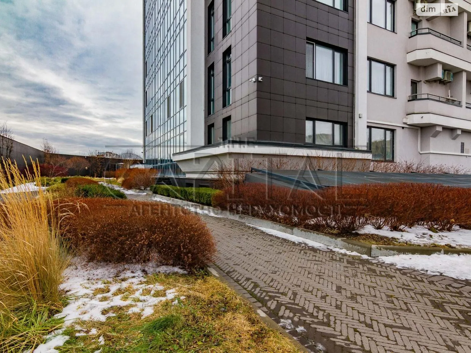 Сдается в аренду офис 294 кв. м в бизнес-центре, цена: 2940 $ - фото 1
