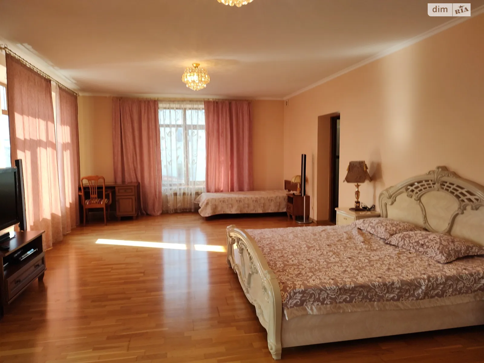Продается дом на 2 этажа 140 кв. м с беседкой, цена: 100000 $ - фото 1