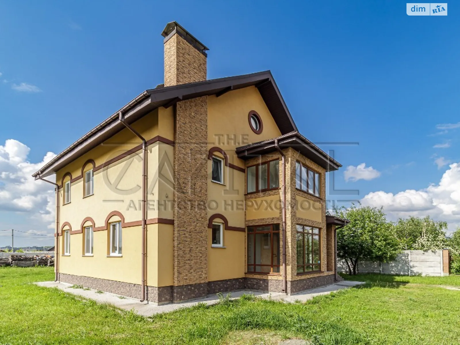 Продается дом на 2 этажа 196 кв. м с бассейном, цена: 165000 $ - фото 1