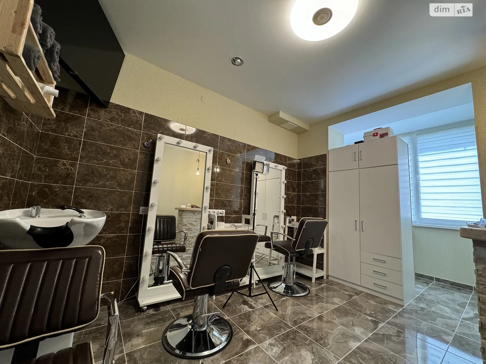 Продається офіс 56 кв. м в бізнес-центрі, цена: 75000 $ - фото 1