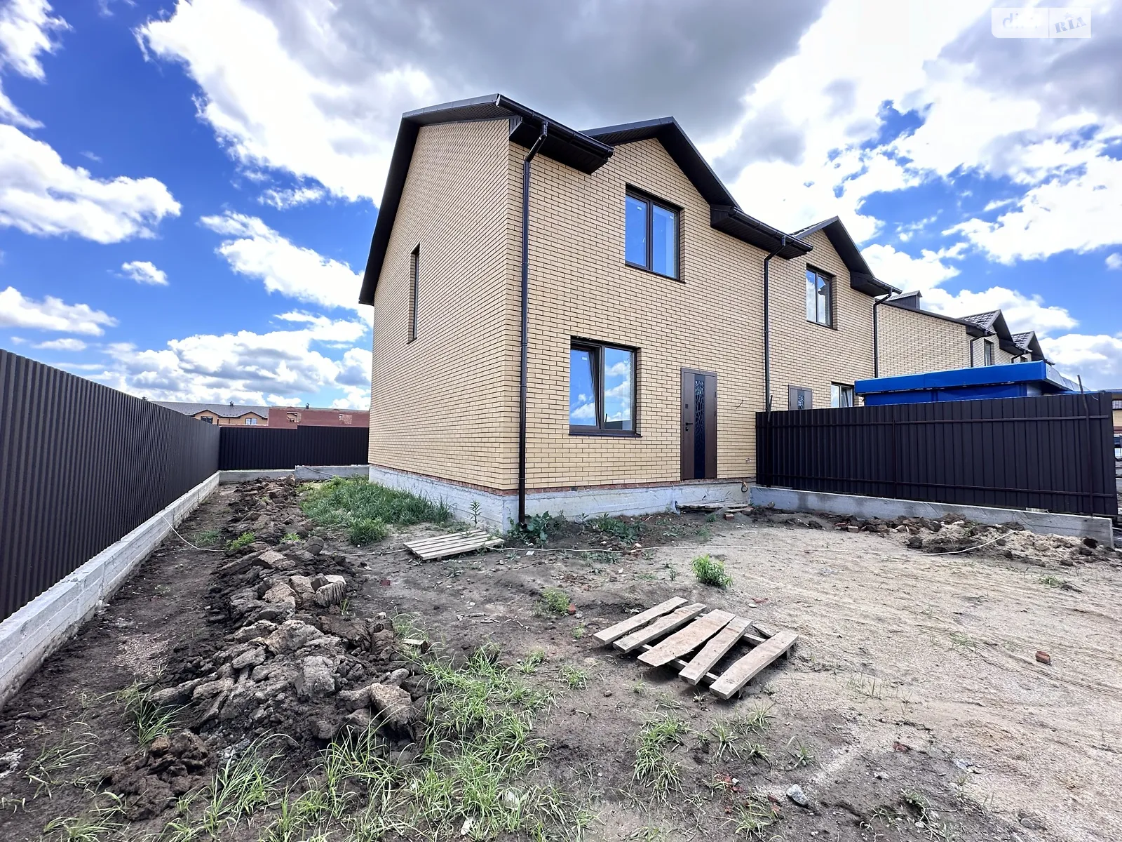 Продається частина будинку 95 кв. м з гаражем, цена: 77000 $ - фото 1