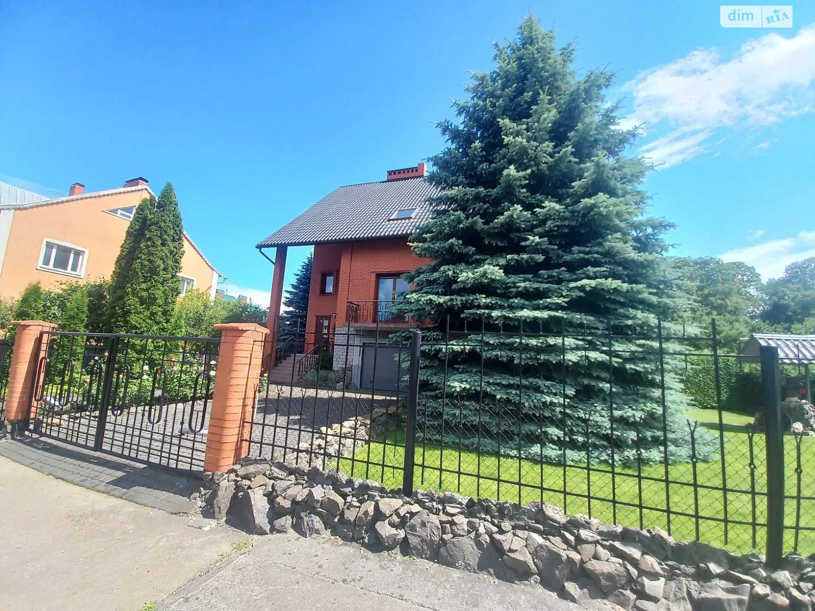 Продается дом на 2 этажа 400 кв. м с подвалом, цена: 295000 $ - фото 1