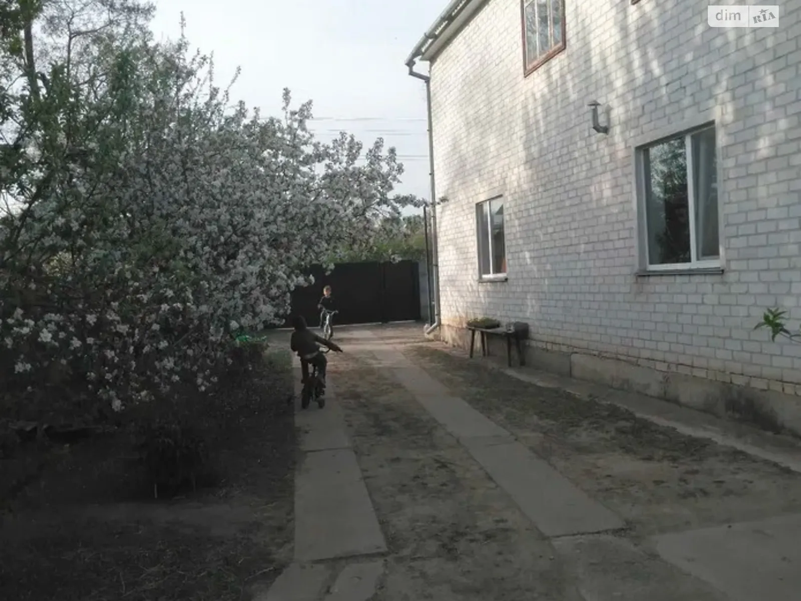 Продается дом на 2 этажа 180 кв. м с бассейном, цена: 39000 $ - фото 1
