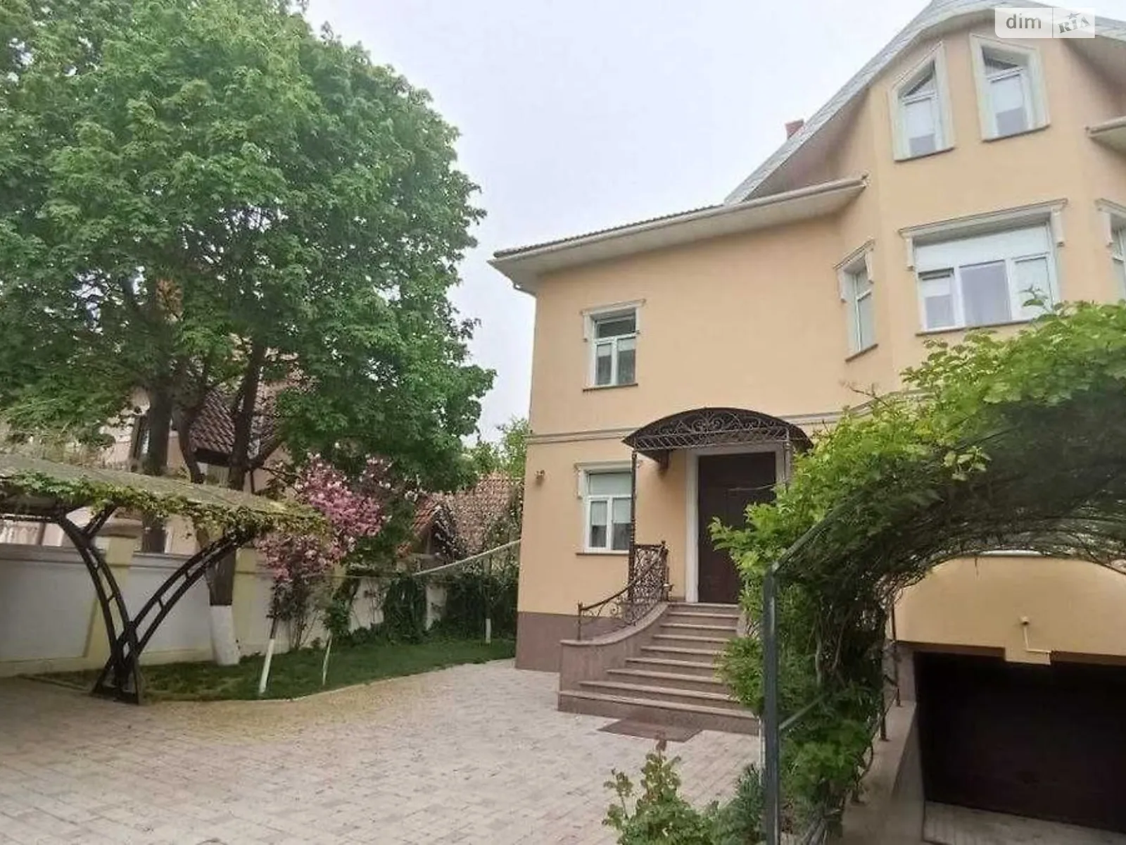 Продается дом на 3 этажа 380 кв. м с верандой, цена: 485000 $ - фото 1