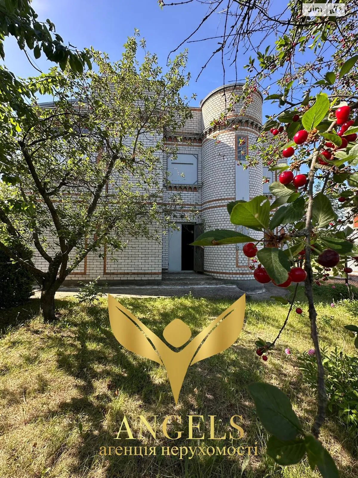Продается дом на 2 этажа 323 кв. м с баней/сауной, цена: 41500 $ - фото 1