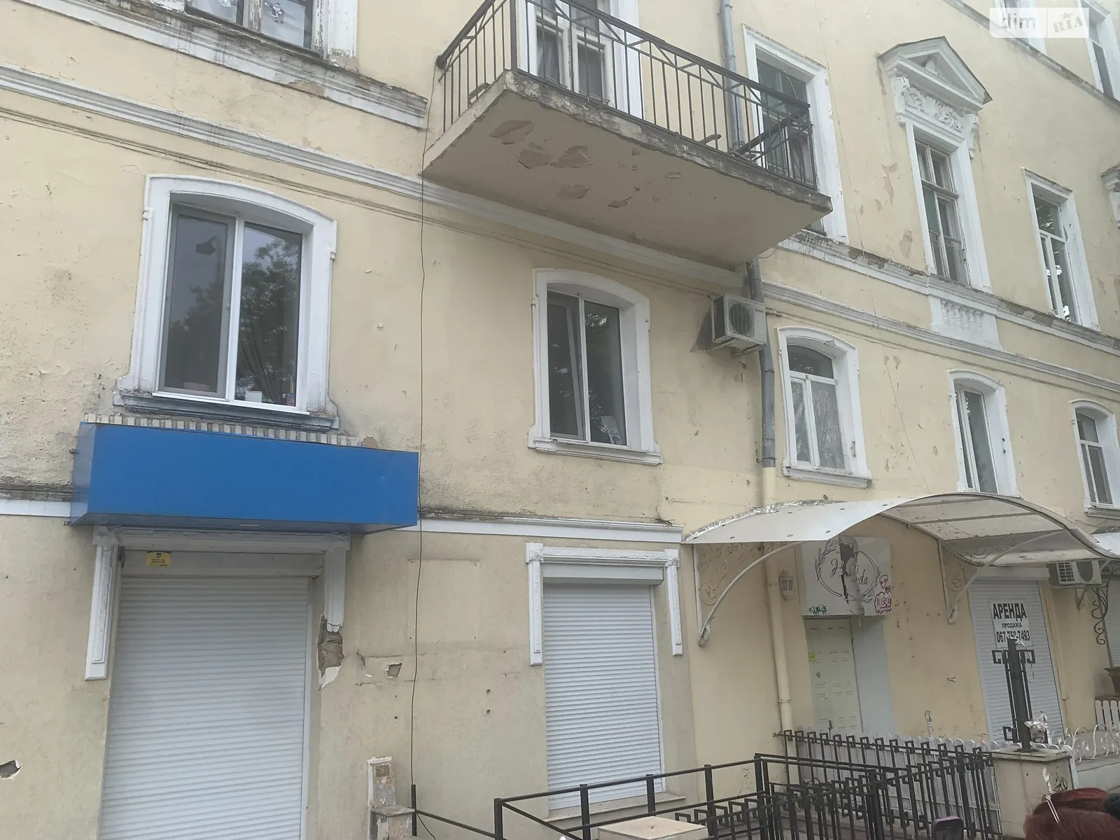 Продається 6-кімнатна квартира 138 кв. м у Одесі, пл. Соборна, 1 - фото 1