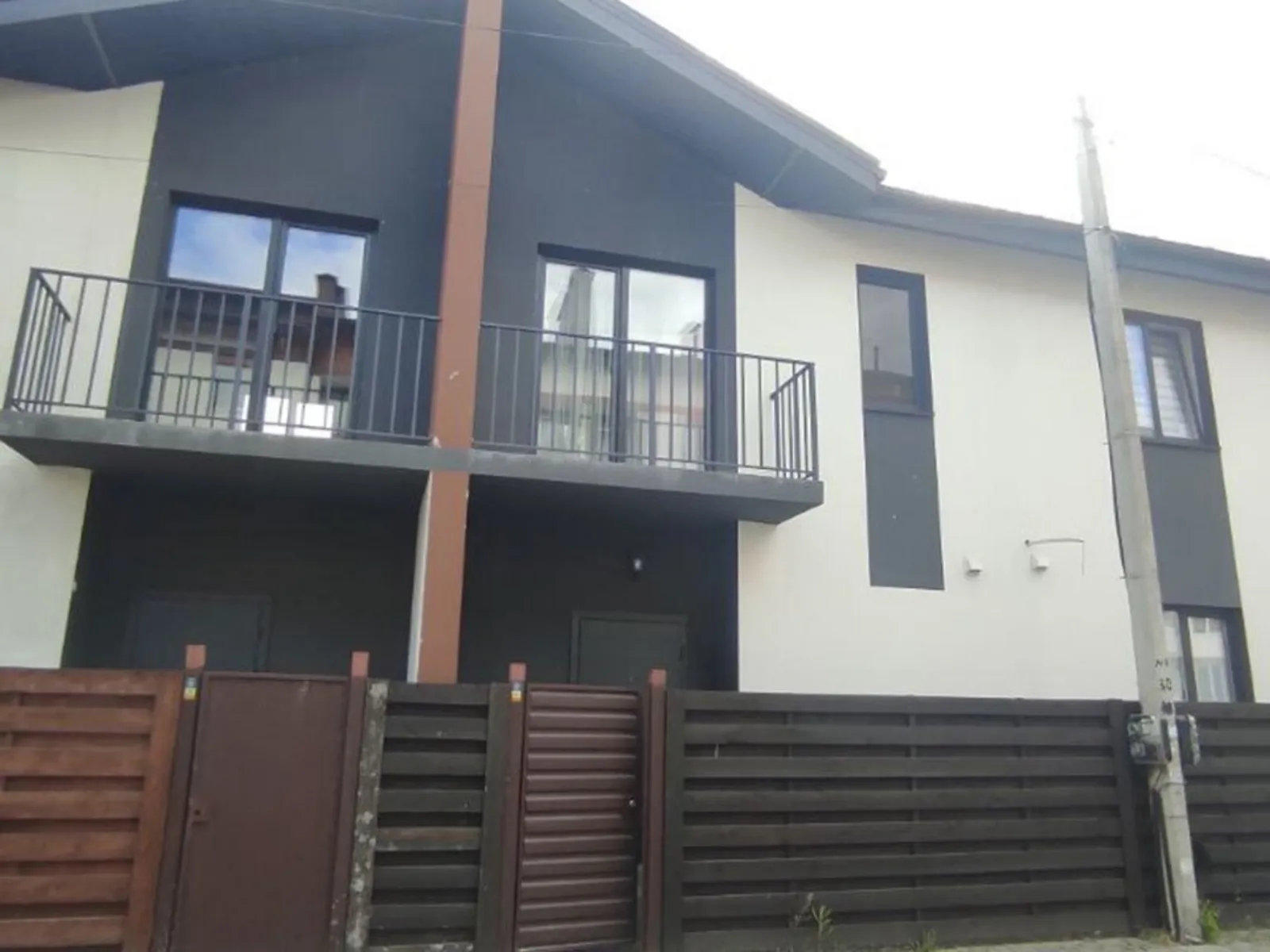 Продается часть дома 96 кв. м с гаражом, цена: 126900 $ - фото 1