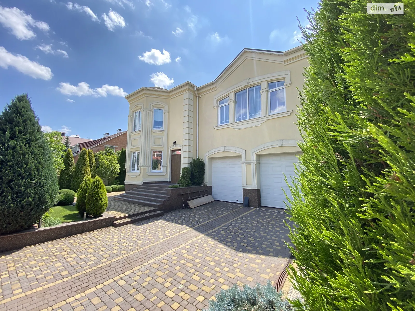 Продается дом на 2 этажа 450 кв. м с беседкой, цена: 850000 $ - фото 1