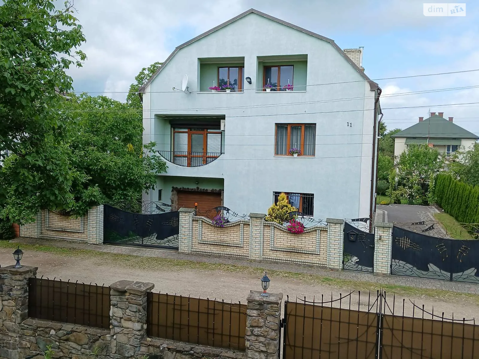 Продается дом на 2 этажа 240 кв. м с садом, цена: 125000 $ - фото 1