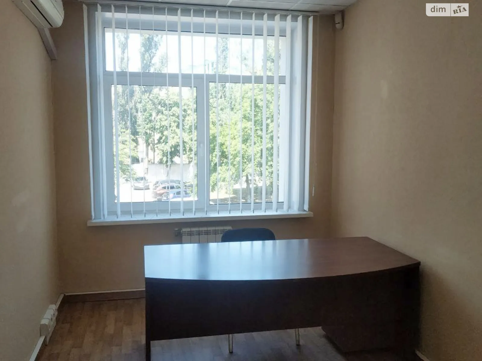 Сдается в аренду офис 13.5 кв. м в бизнес-центре, цена: 5880 грн - фото 1