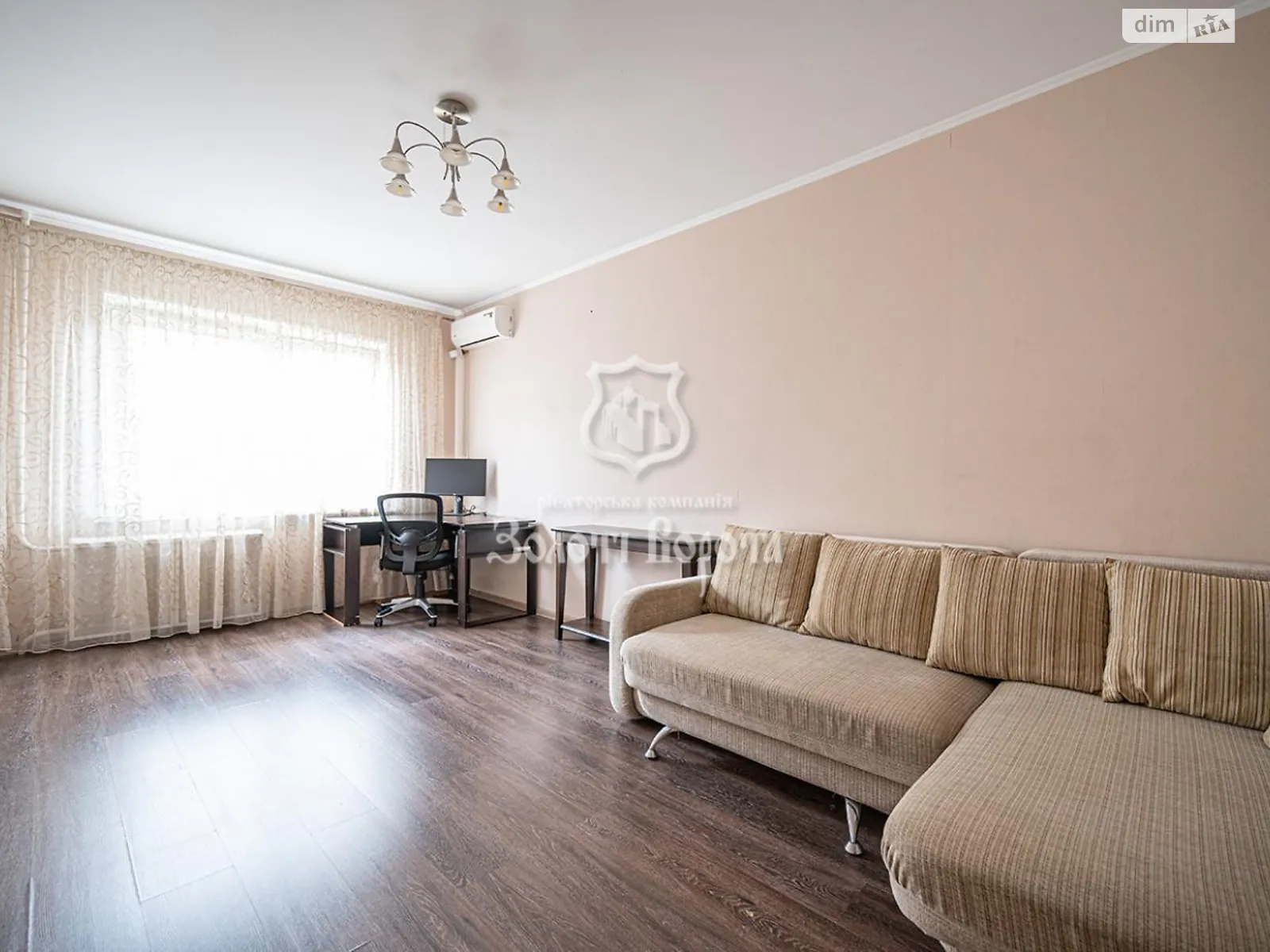 Продается 1-комнатная квартира 41 кв. м в Киеве, ул. Урловская, 16 - фото 1