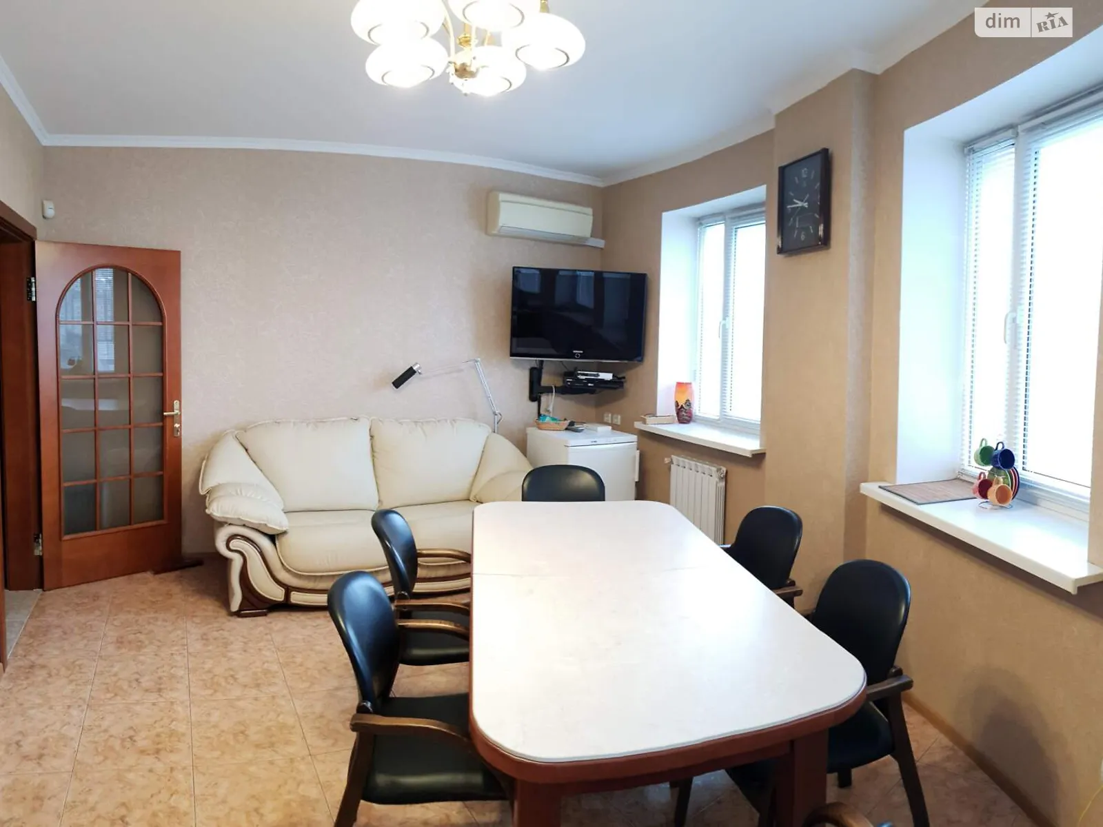 Продается 1-комнатная квартира 63.6 кв. м в Киеве, ул. Анны Ахматовой, 13Д - фото 1