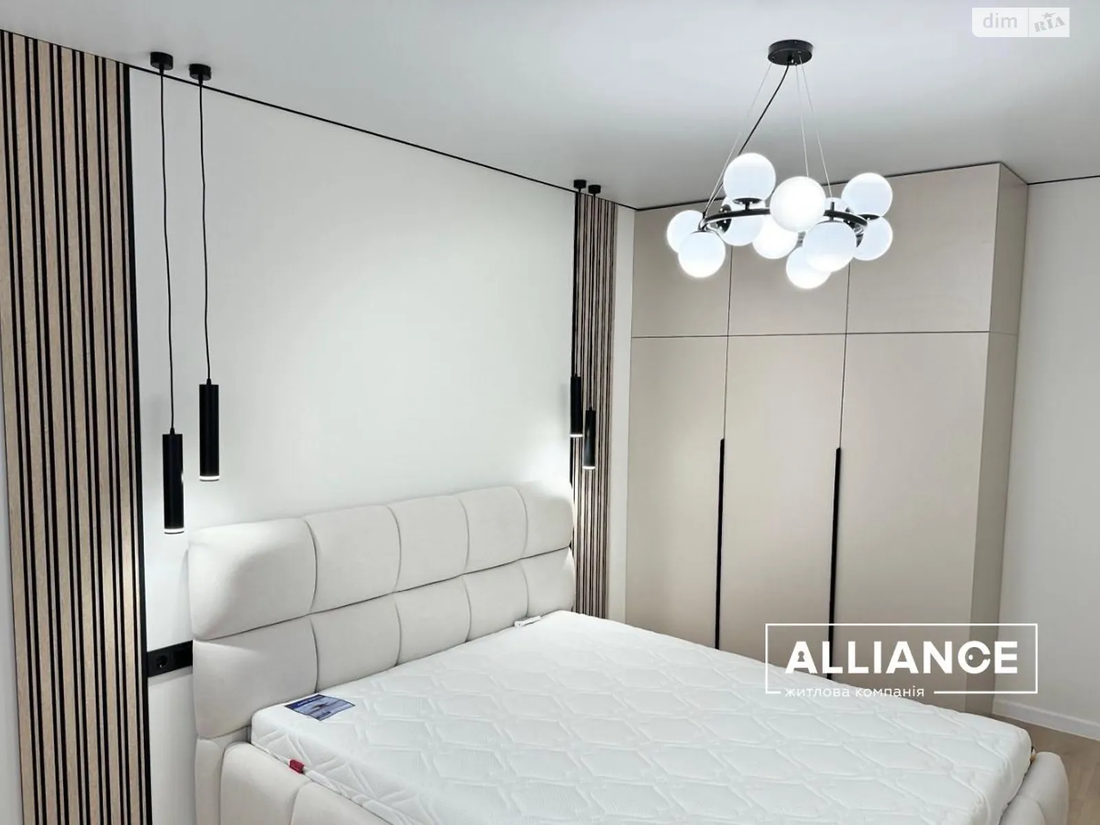 Продается 1-комнатная квартира 41.7 кв. м в Ивано-Франковске, цена: 68000 $ - фото 1