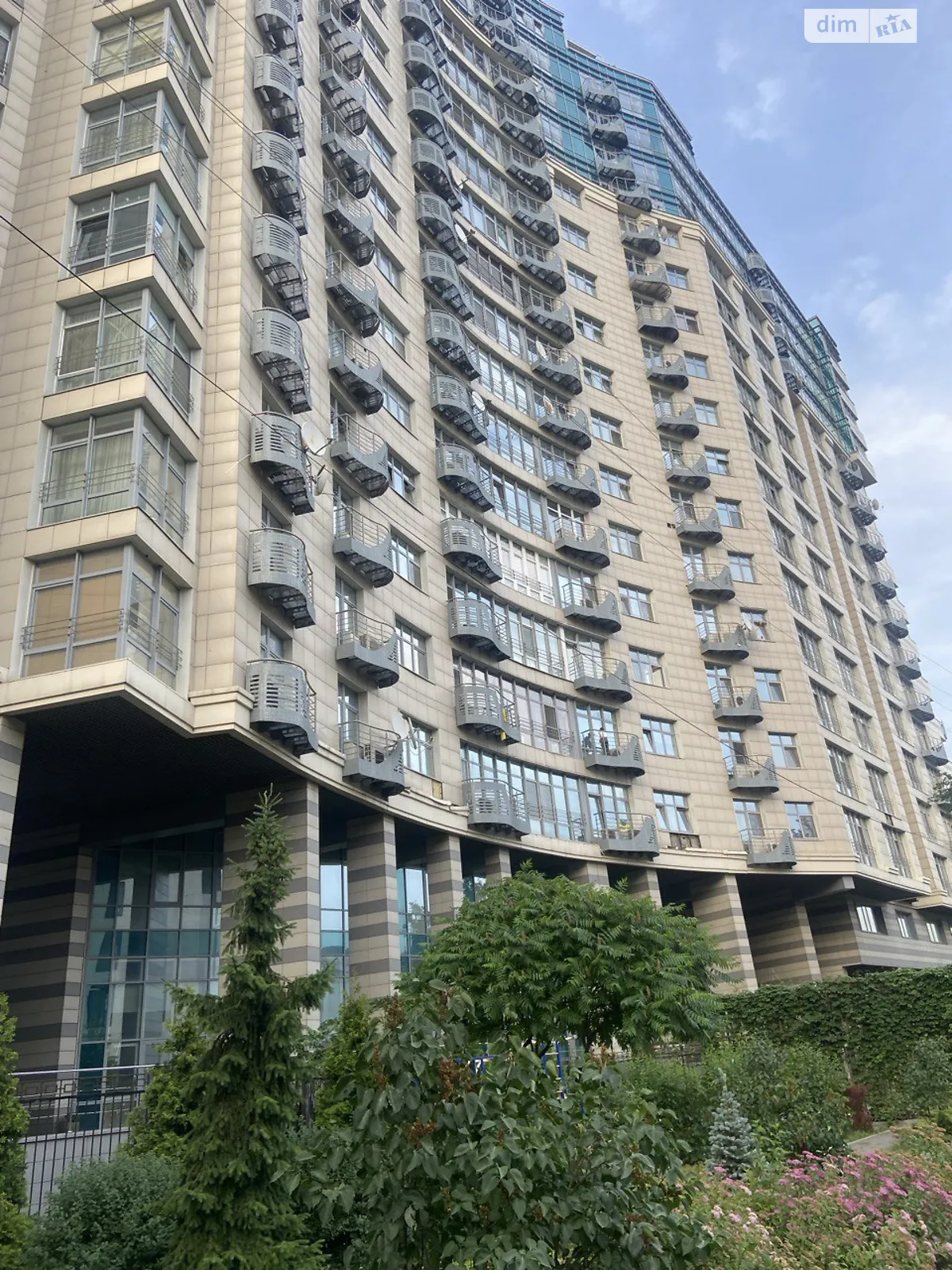 Продается 4-комнатная квартира 170 кв. м в Киеве, ул. Юрия Ильенко, 18Б - фото 1