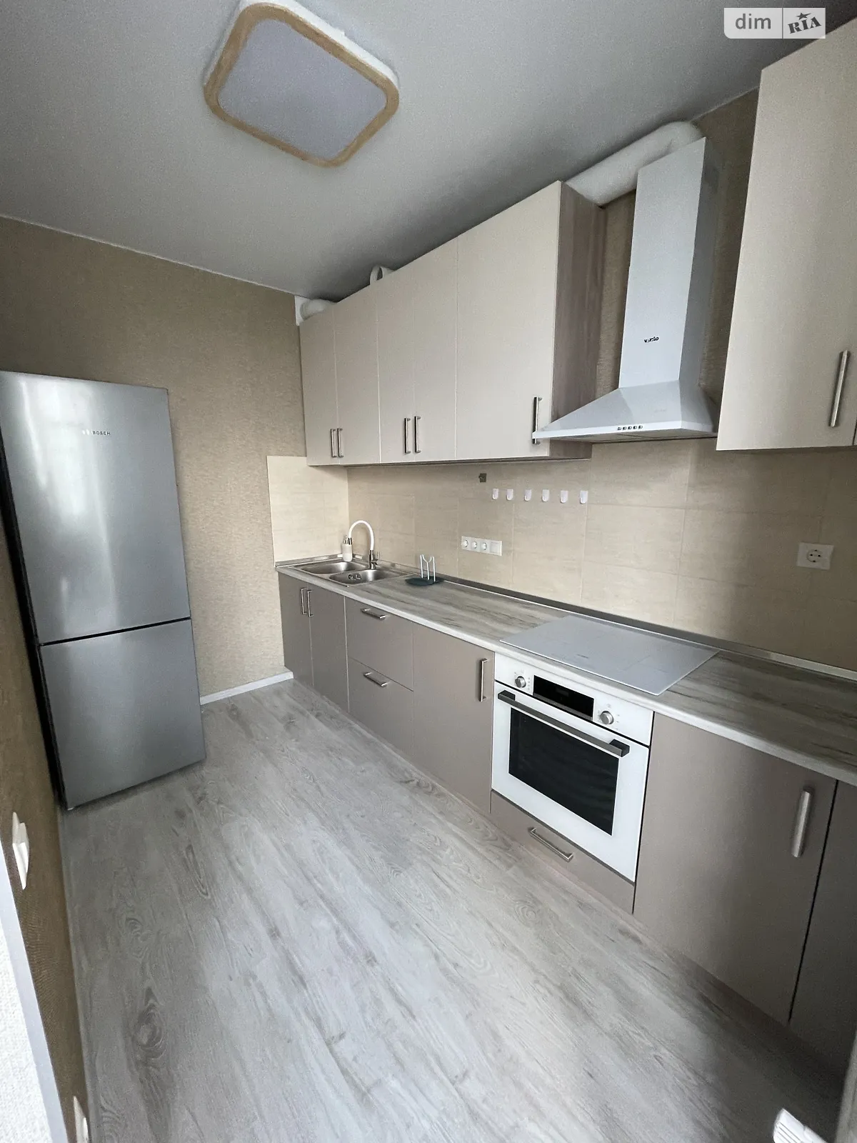 Продается 1-комнатная квартира 29 кв. м в Буче, бул. Леонида Бирюкова, 2А - фото 1