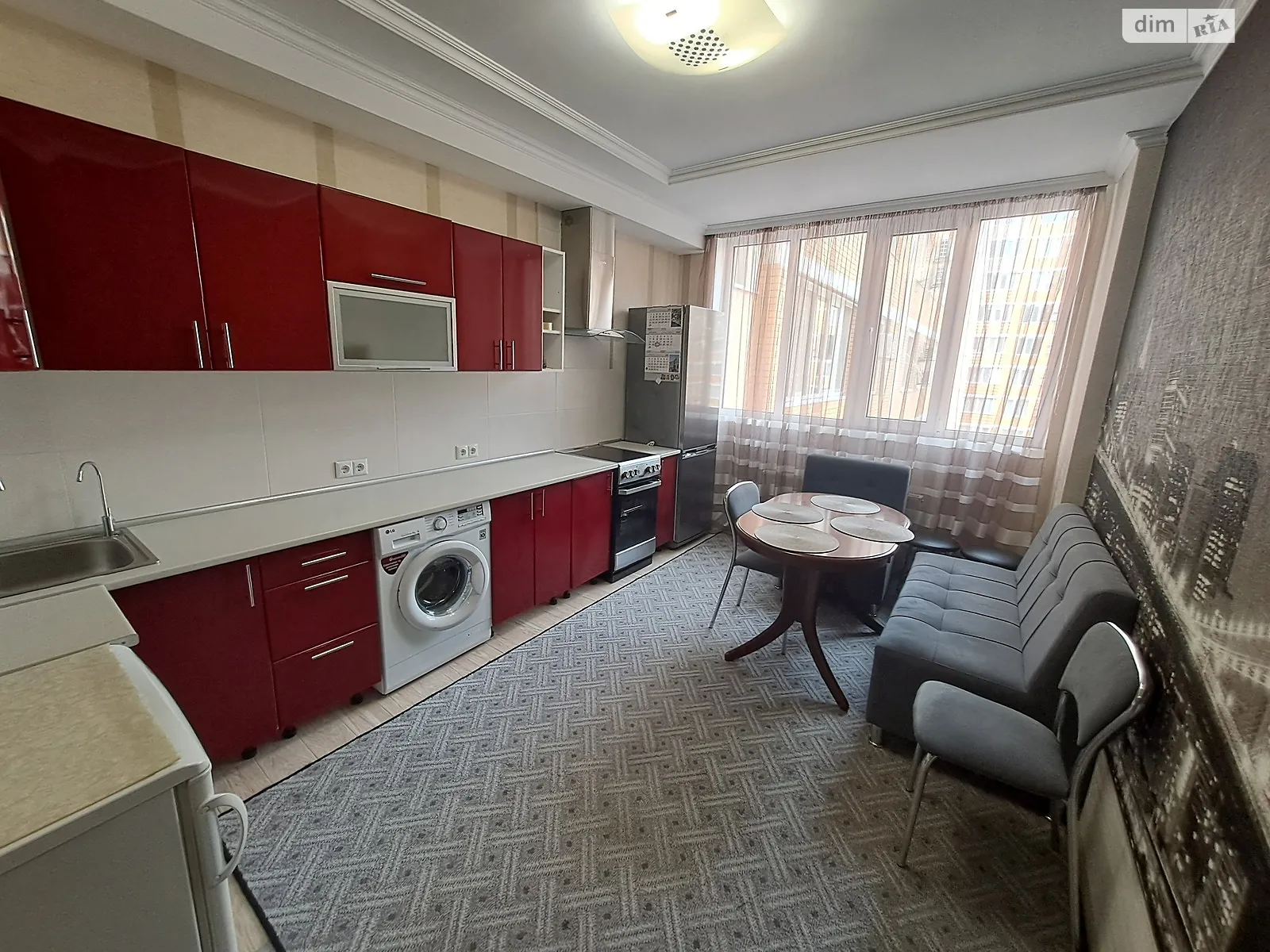 Продается 2-комнатная квартира 56 кв. м в Черноморске, ул. 1 Мая - фото 1