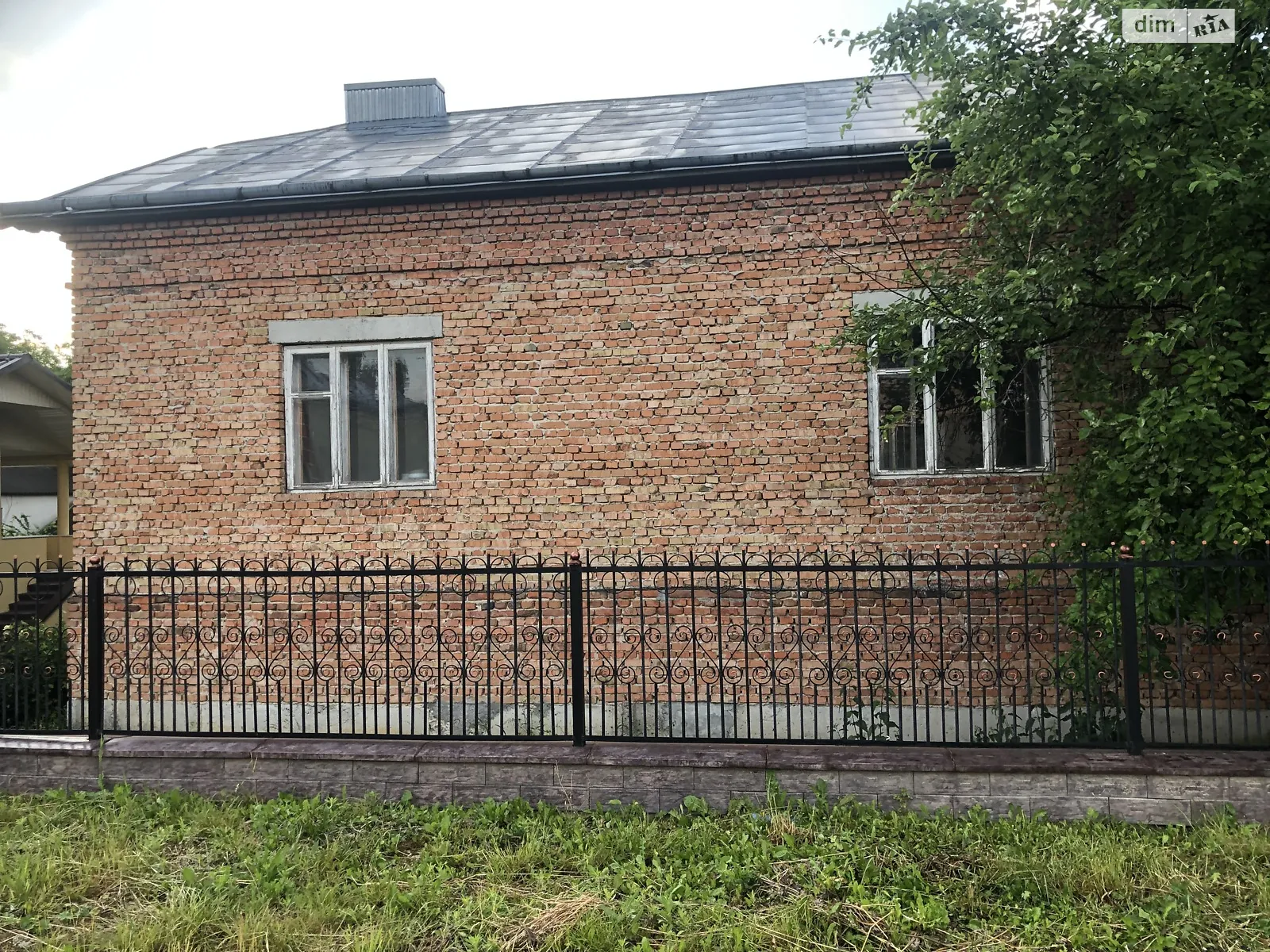Продается дом на 2 этажа 300 кв. м с подвалом, цена: 110000 $ - фото 1