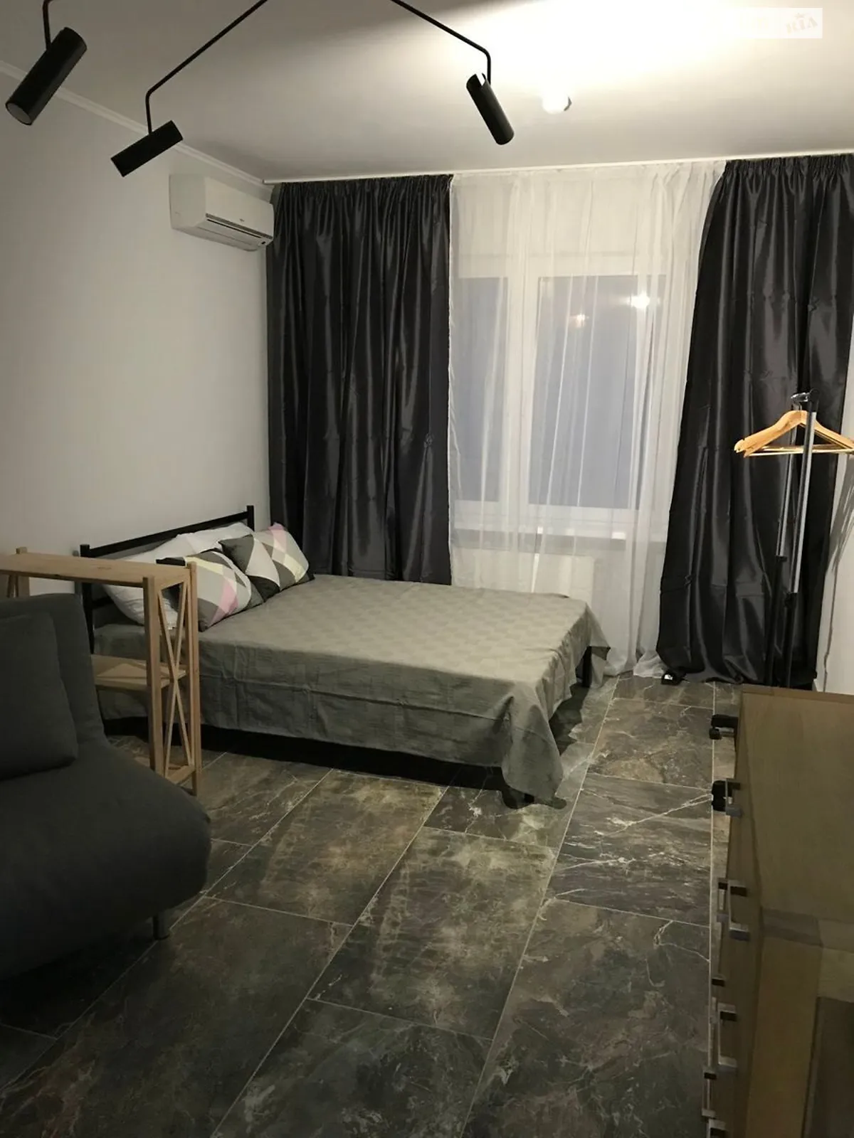 Продается 1-комнатная квартира 42 кв. м в Киеве, ул. Софии Русовой, 3 - фото 1