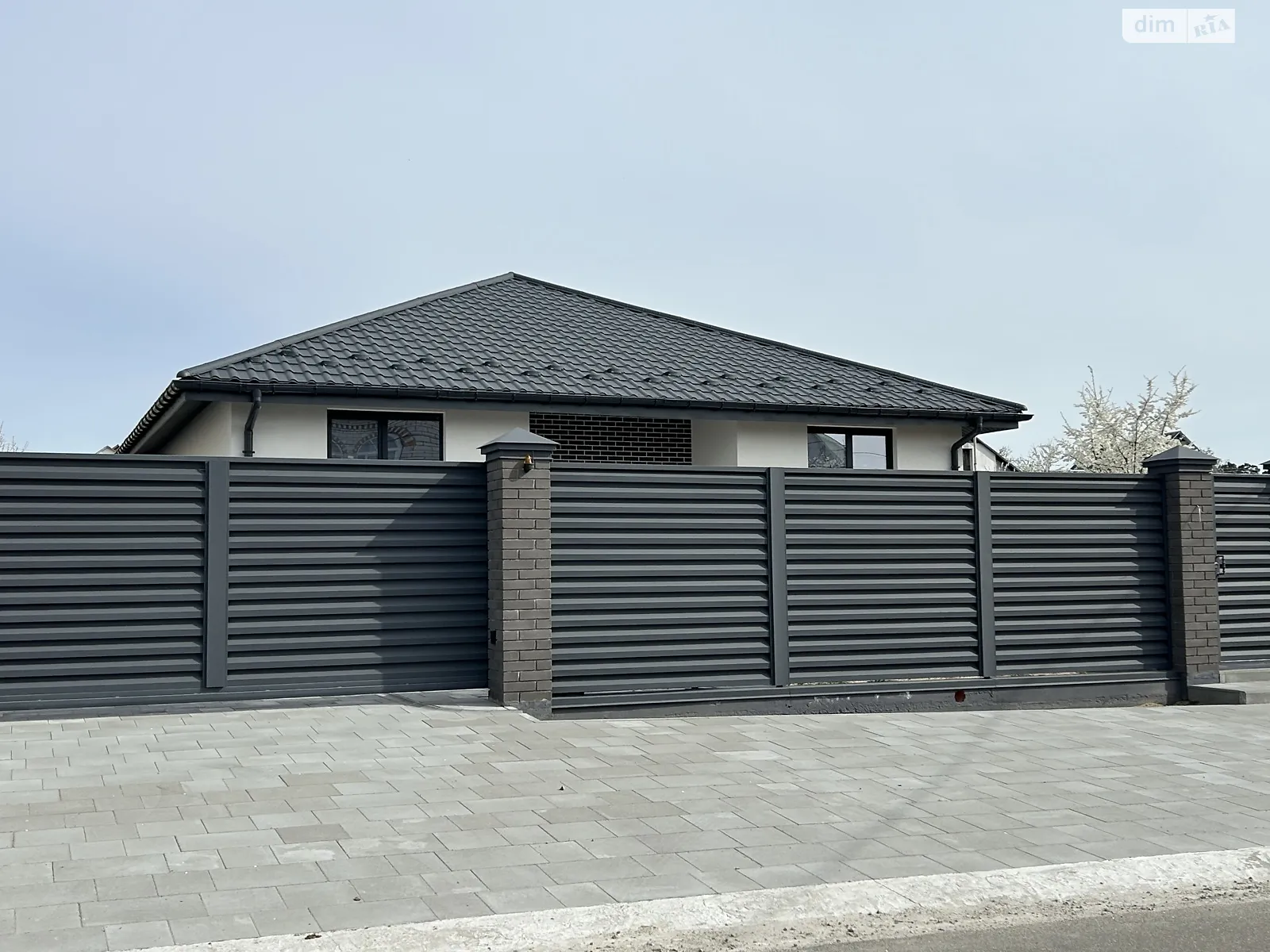Продається одноповерховий будинок 132 кв. м з ділянкою, цена: 155000 $ - фото 1