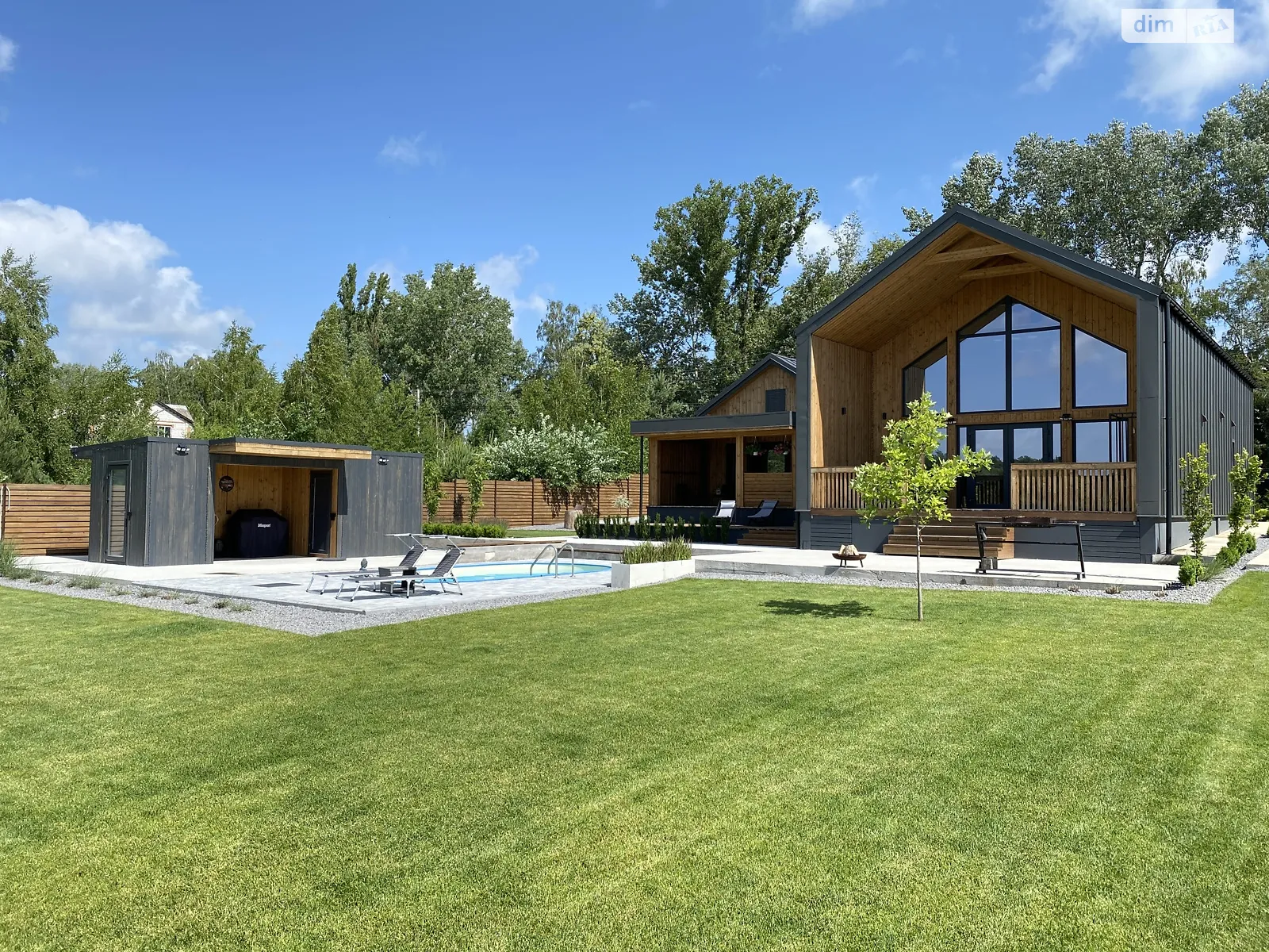 Продается дом на 2 этажа 290 кв. м с камином, цена: 495000 $ - фото 1