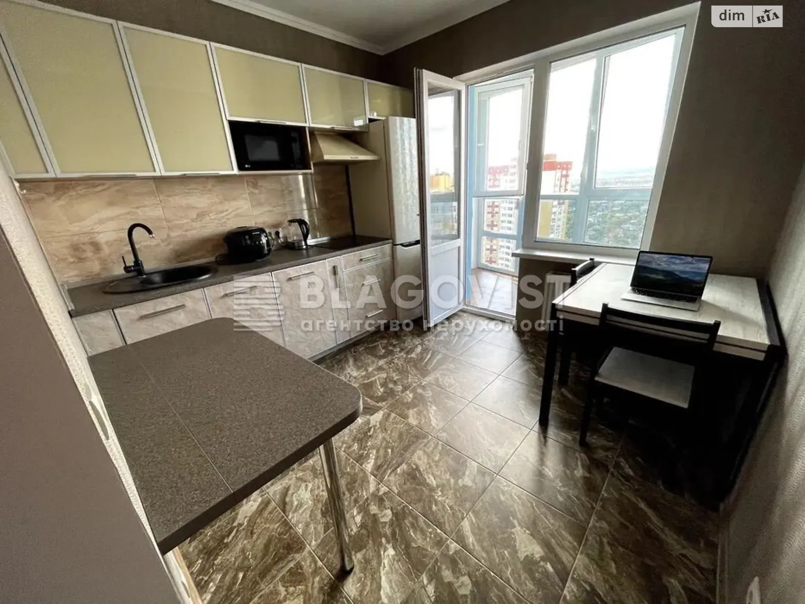 Продается 1-комнатная квартира 37 кв. м в Киеве, ул. Софии Русовой, 7 - фото 1