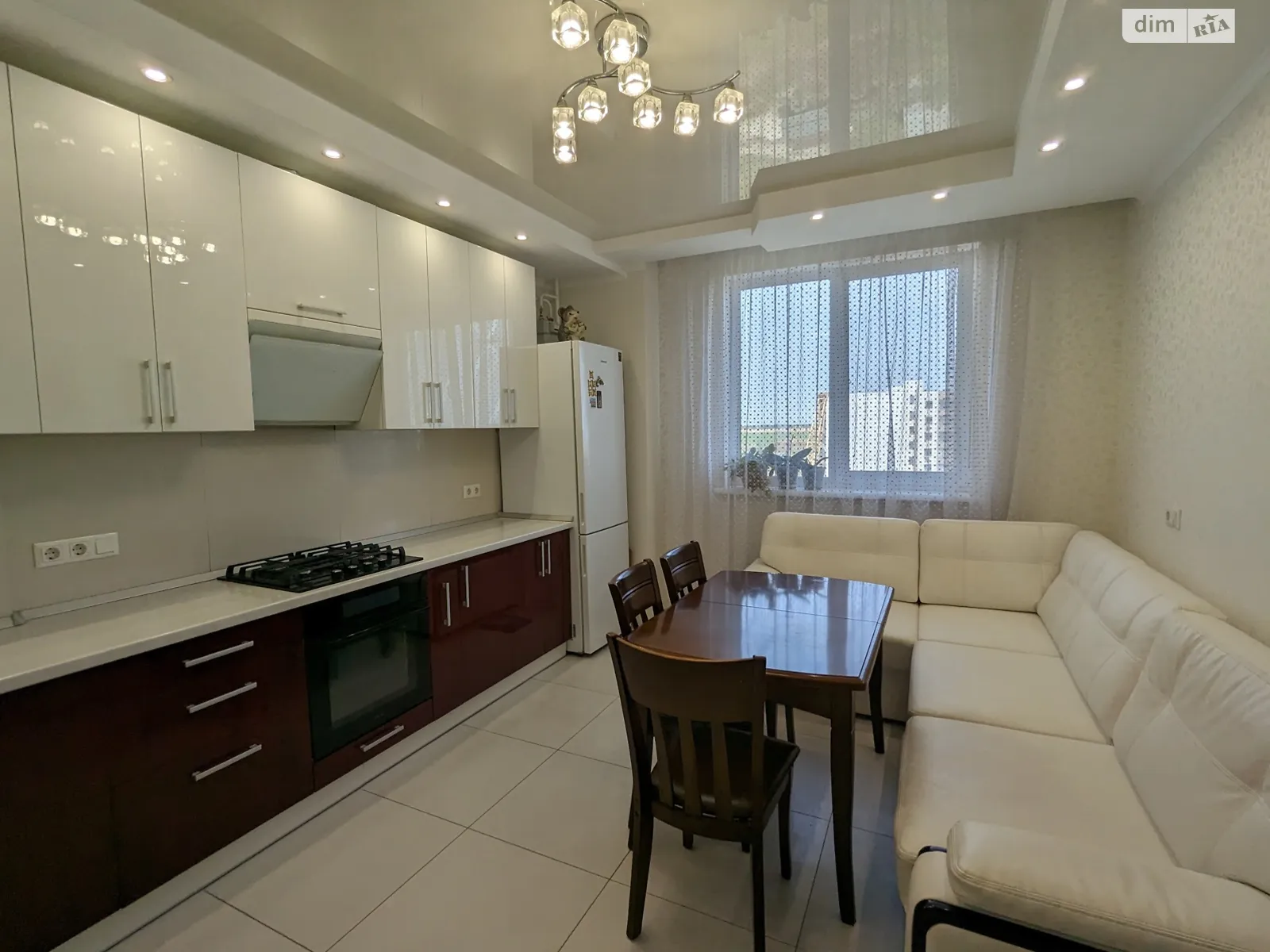 Продается 3-комнатная квартира 90 кв. м в Одессе, ул. Академика Сахарова - фото 1