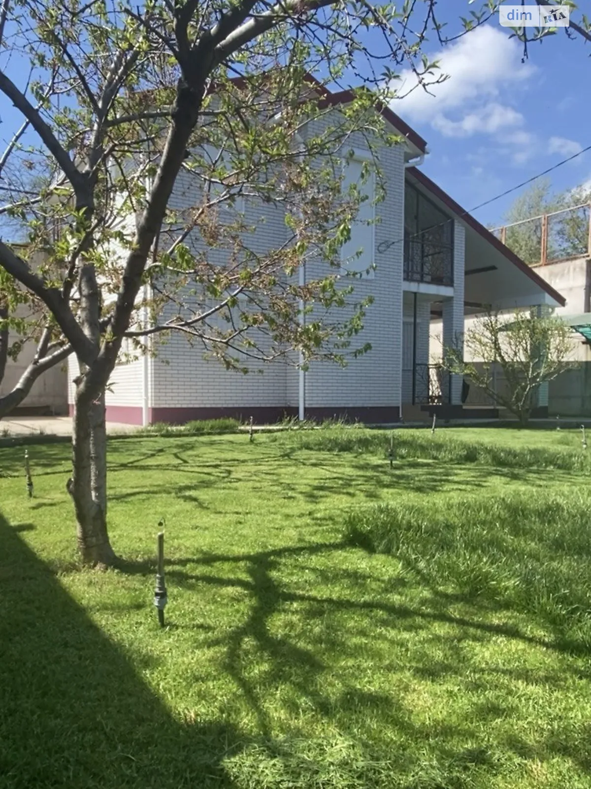 Продается дом на 2 этажа 130 кв. м с подвалом, цена: 150000 $ - фото 1