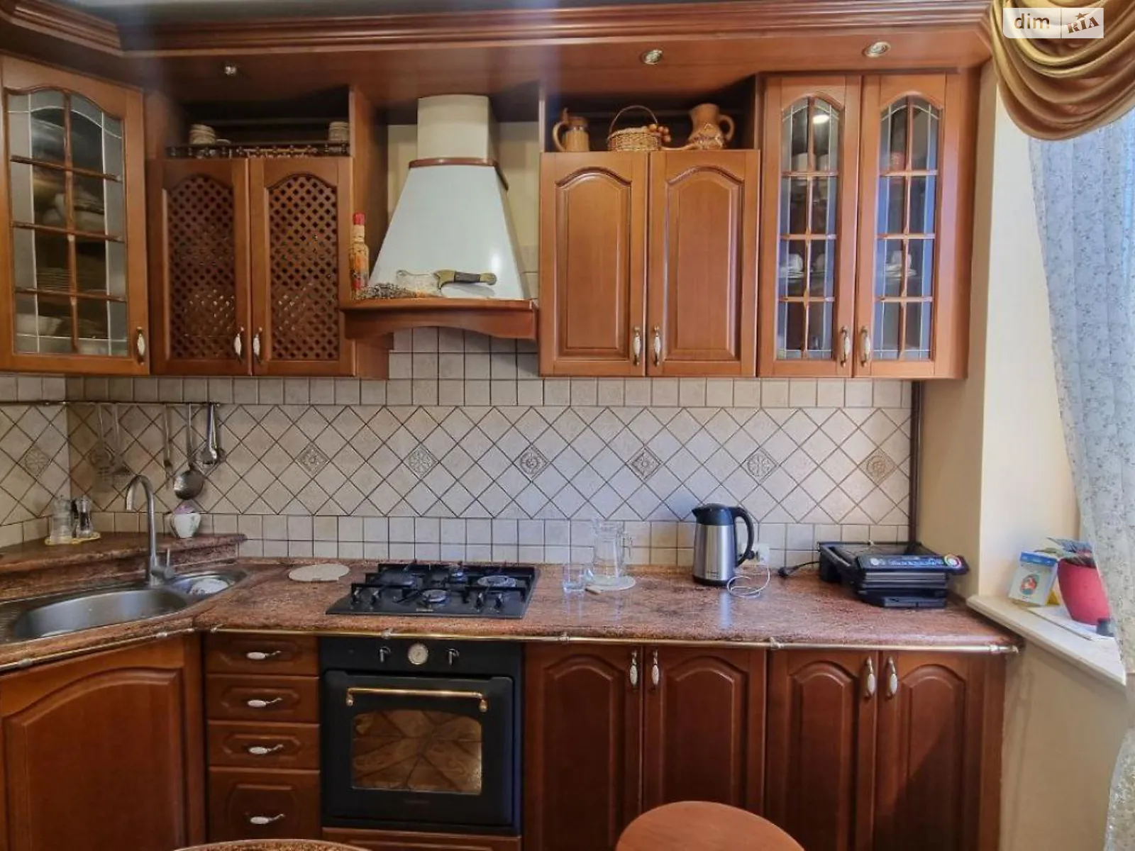 Продается дом на 3 этажа 330 кв. м с гаражом, цена: 380000 $ - фото 1