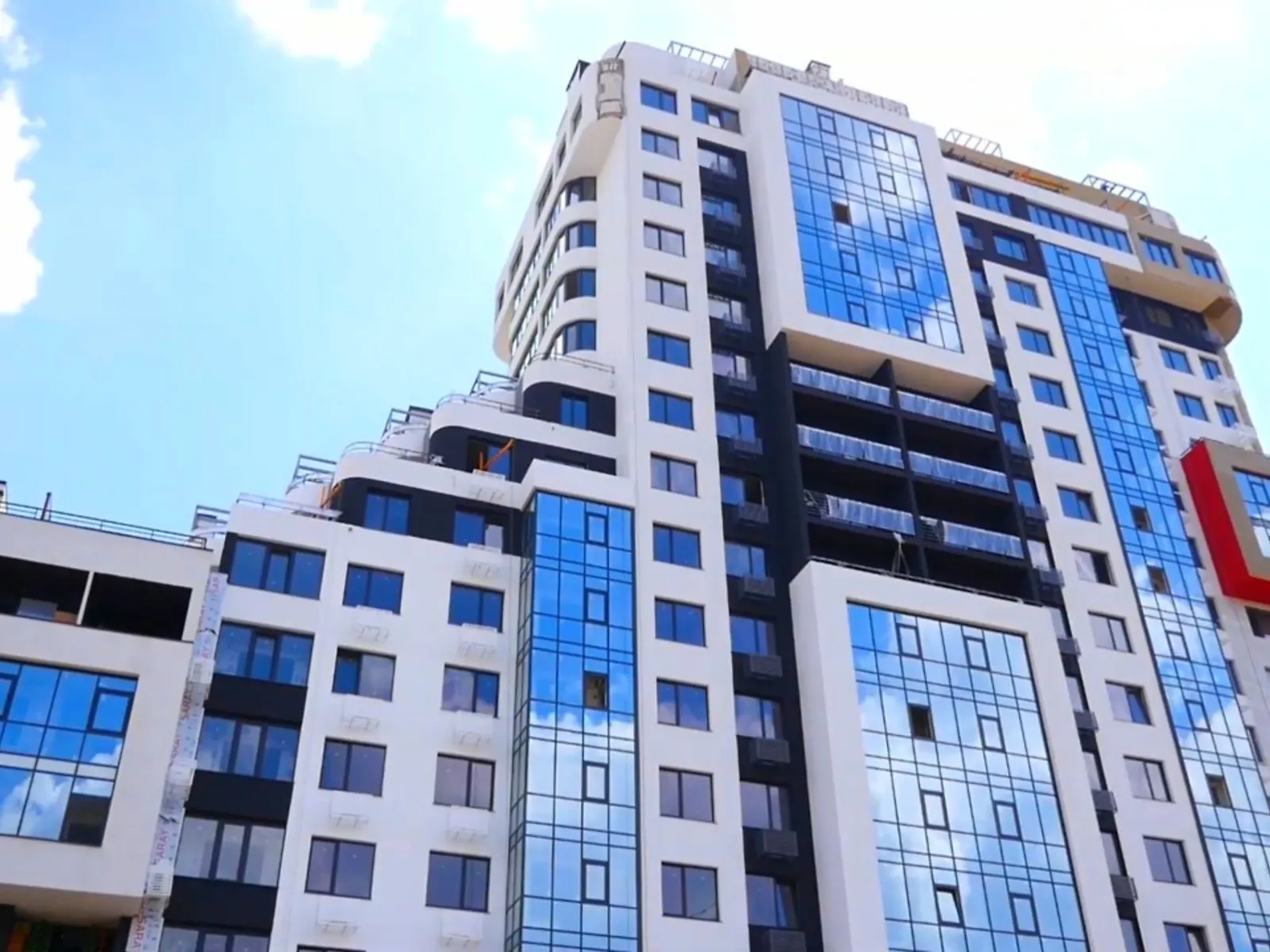 Продается 2-комнатная квартира 69.8 кв. м в Лиманке, ул. Спортивная - фото 1