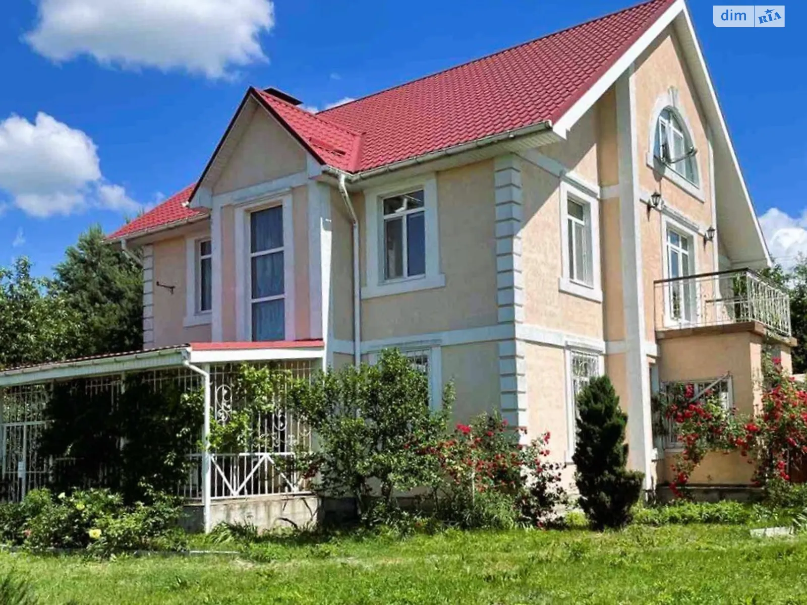 Продается дом на 3 этажа 245 кв. м с бассейном, цена: 120000 $ - фото 1