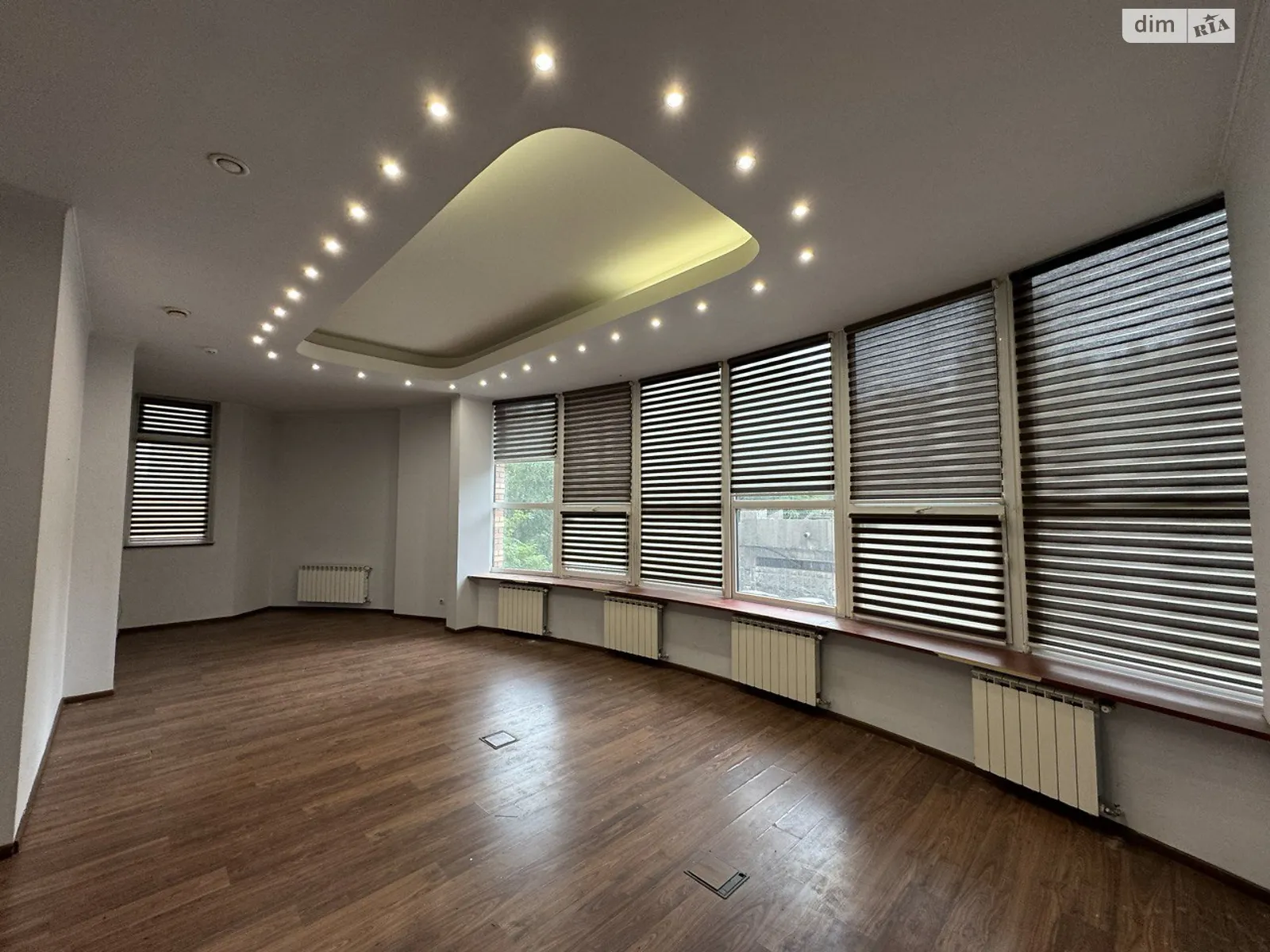 Сдается в аренду офис 450 кв. м в бизнес-центре, цена: 3000 $ - фото 1