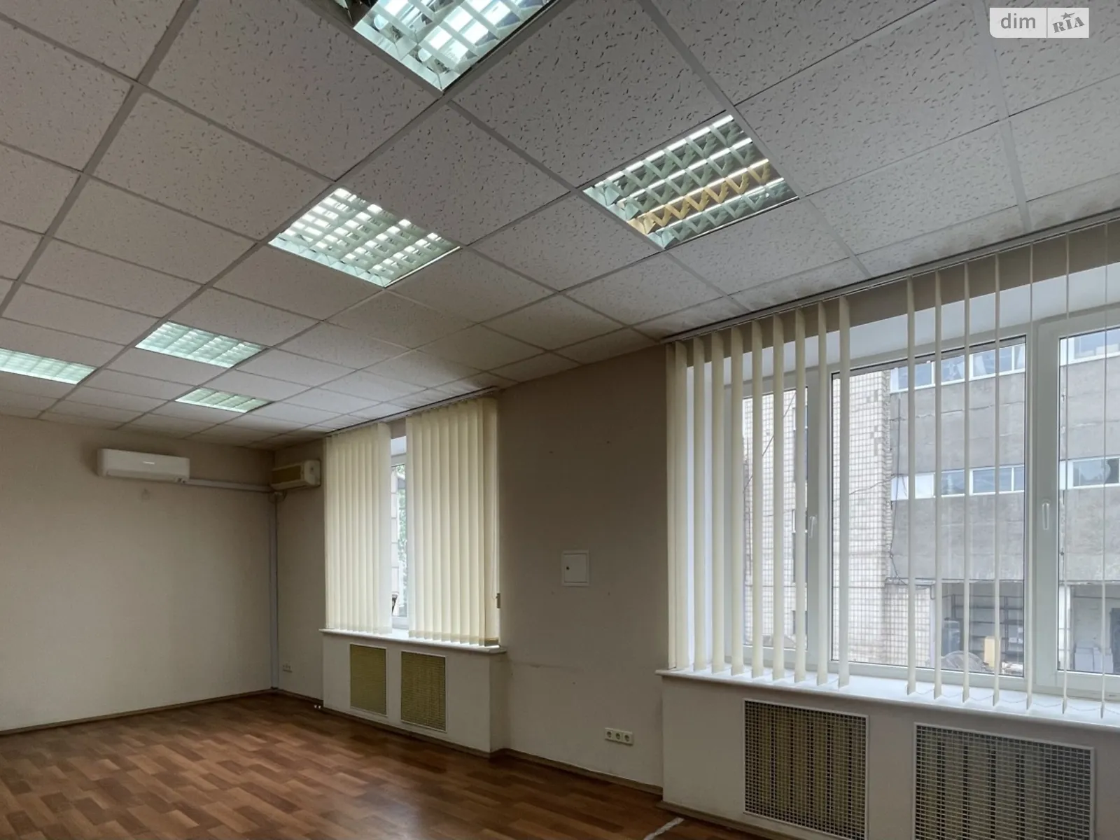 Сдается в аренду офис 57.1 кв. м в бизнес-центре, цена: 17130 грн - фото 1