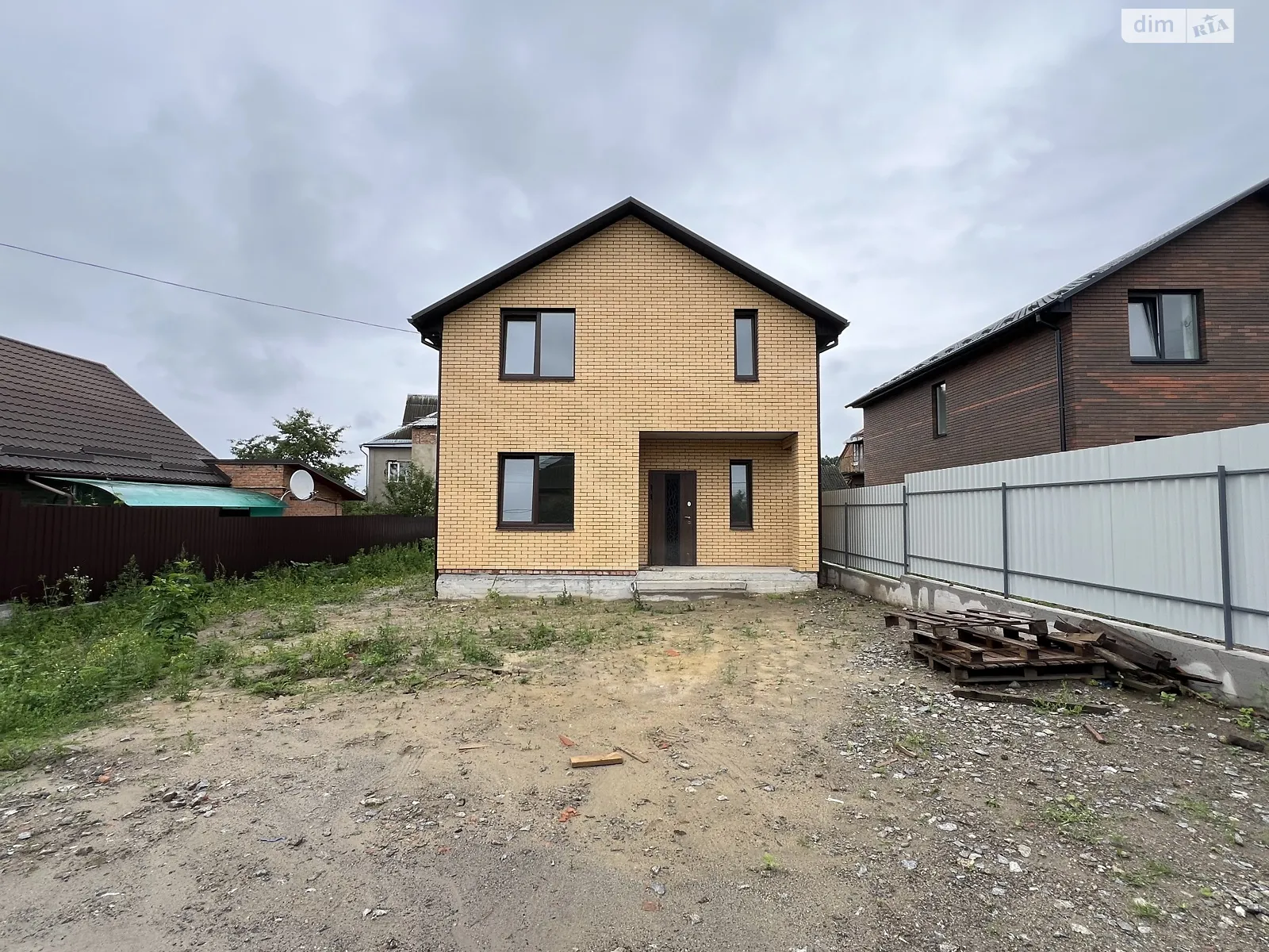 Продается дом на 2 этажа 120 кв. м с баней/сауной, цена: 130000 $ - фото 1