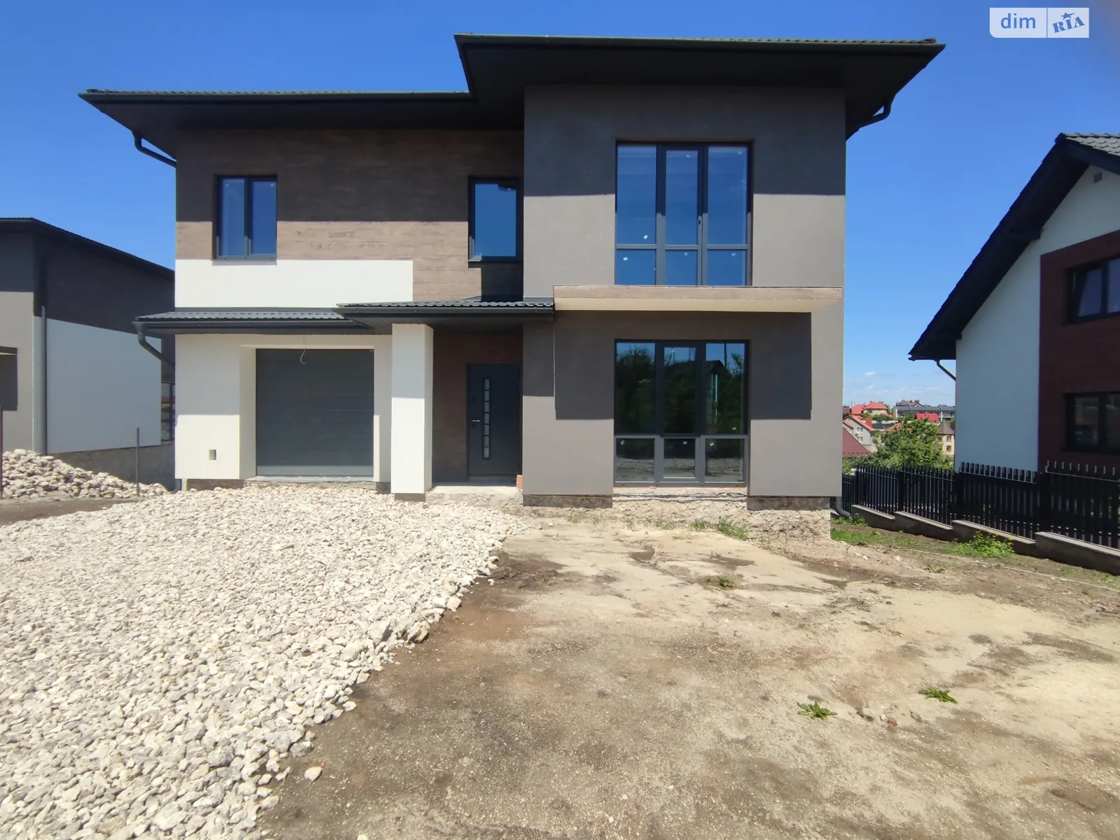 Продается дом на 2 этажа 120 кв. м с бассейном, цена: 97500 $ - фото 1