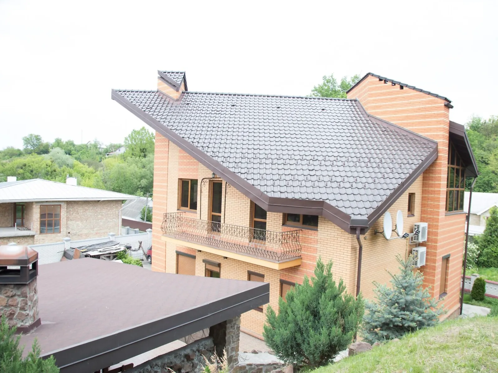 Продается дом на 3 этажа 417 кв. м с беседкой, цена: 600000 $ - фото 1