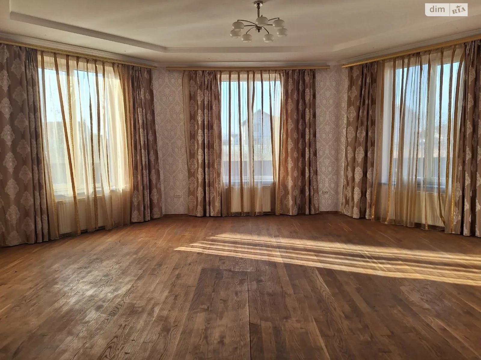Продается дом на 2 этажа 294 кв. м с мебелью, цена: 115000 $ - фото 1