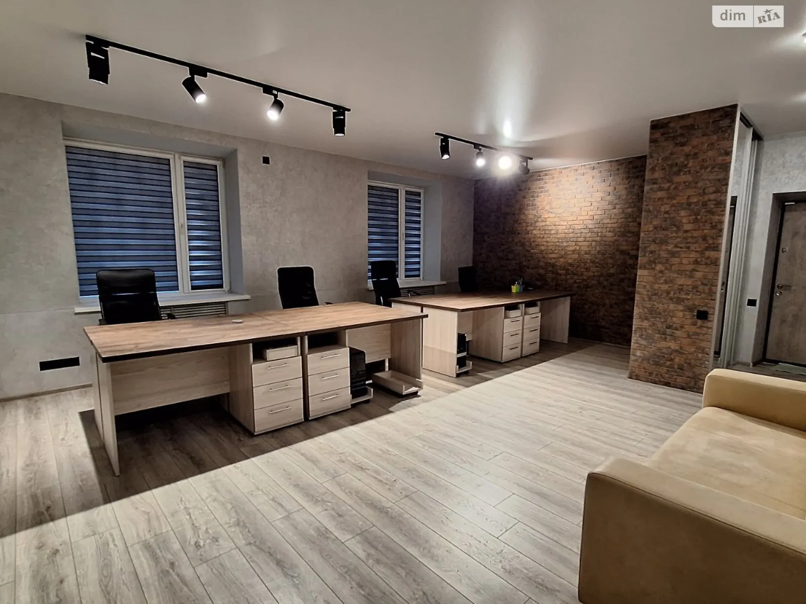 Продается офис 91.1 кв. м в бизнес-центре, цена: 79000 $ - фото 1