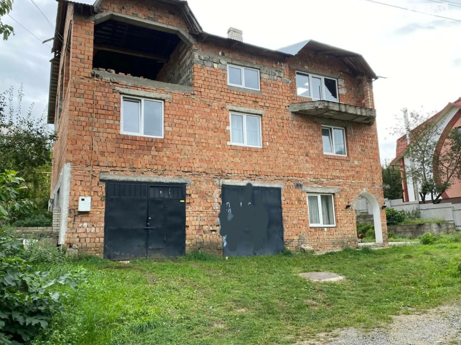 Продается дом на 2 этажа 350 кв. м с верандой, цена: 85000 $ - фото 1