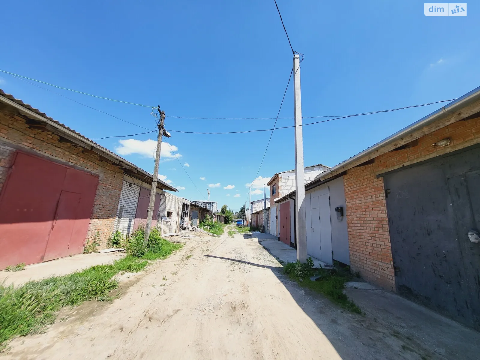 Продается отдельно стоящий гараж универсальный на 37.5 кв. м, цена: 14000 $ - фото 1