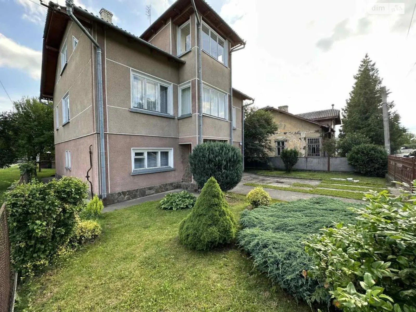 Продается дом на 2 этажа 238.7 кв. м с верандой, цена: 82000 $ - фото 1