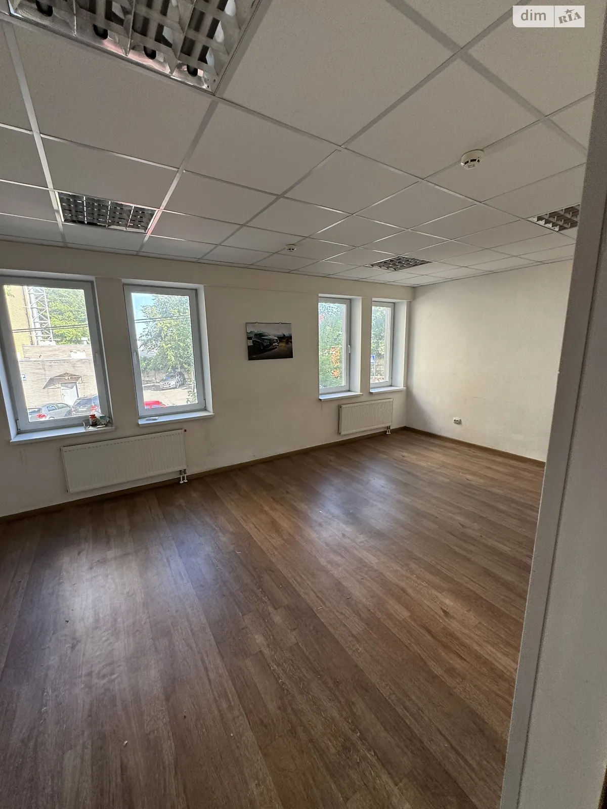 Сдается в аренду офис 24.2 кв. м в бизнес-центре, цена: 9463 грн - фото 1