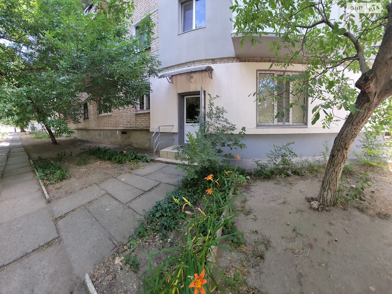 Продается офис 42 кв. м в бизнес-центре, цена: 30000 $ - фото 1