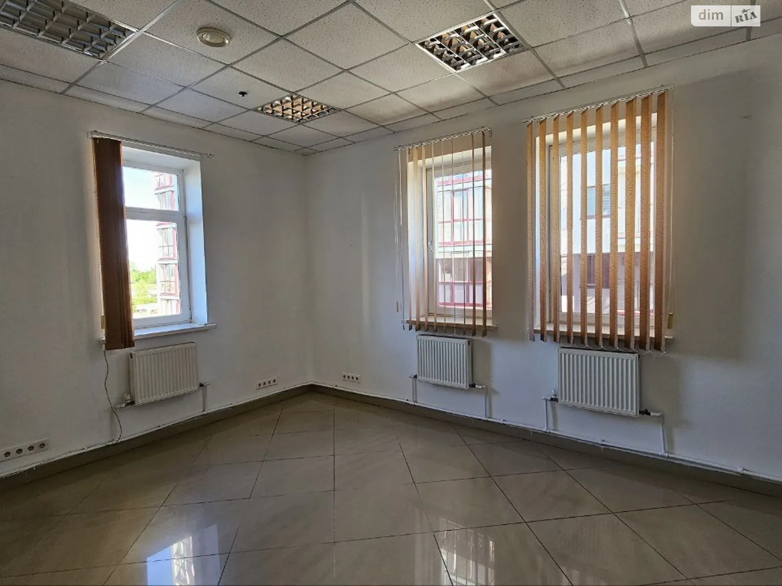 Сдается в аренду офис 26 кв. м в бизнес-центре, цена: 7800 грн - фото 1