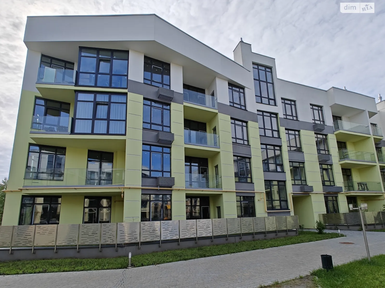 Продается 4-комнатная квартира 140 кв. м в Киеве, ул. Дубищанская, 5 - фото 1
