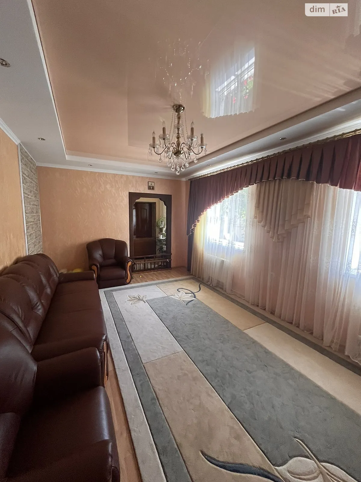 Продается дом на 2 этажа 160 кв. м с садом, цена: 120000 $ - фото 1
