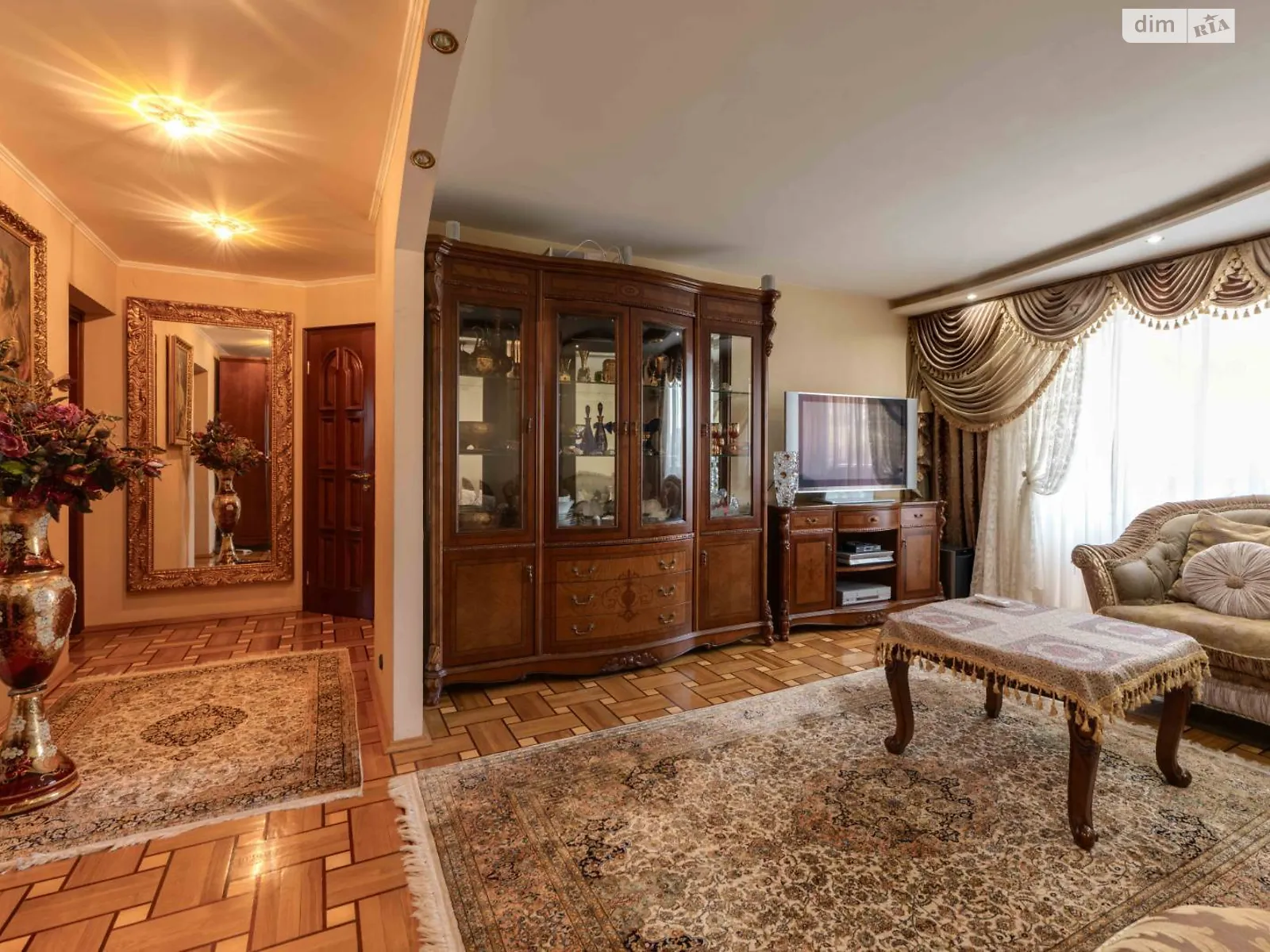 Продается 4-комнатная квартира 81.6 кв. м в Киеве, просп. Академика Глушкова, 32 - фото 1